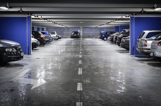 Platforma parkingowa – czym jest i co warto o niej wiedzieć?